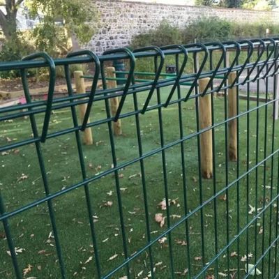 Rol üstü üçgen bükme 3d Eğimli Çit Brc kaynaklı çit Sürdürülebilir