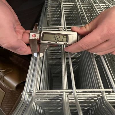 Galvanizli Dış Metal 6 Ayak 3D Eğimli Kaynaklı Tel Ağı Bahçe Çit