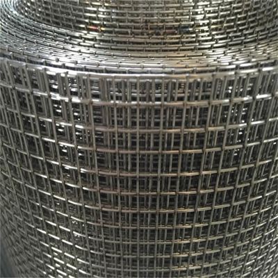Yüksek Kalite 1/2 in X 1/2 in PVC kaplı Galvanizli Kaynaklı Tel Ağı Rulo Çit Bağcılık Hayvan Kovanları
