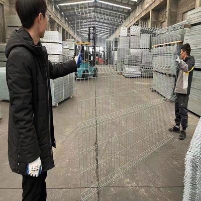 0.6m - 3.0m Yükseklik Oyun alanı çit panelleri için galvanizli 3d Eğimli Çit