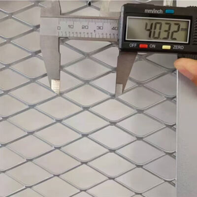 Özel Kesim Genişletilmiş Alüminyum Ağı Cephesi Kaplama Kare Delik Dekoratif Ekran